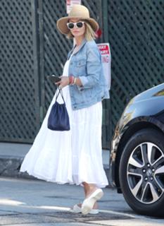 Rebecca Gayheart feet photo thumbnail