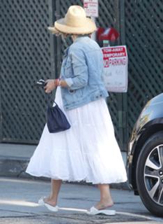 Rebecca Gayheart feet photo thumbnail