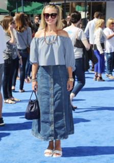 Rebecca Gayheart feet photo thumbnail