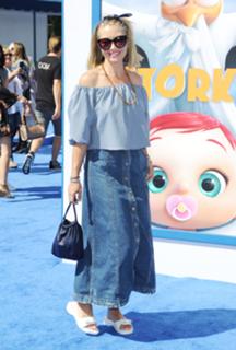 Rebecca Gayheart feet photo thumbnail