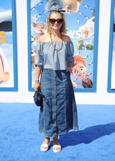 Rebecca Gayheart feet photo thumbnail