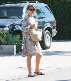 Rebecca Gayheart feet photo thumbnail