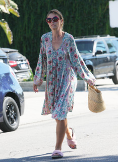 Rebecca Gayheart feet photo thumbnail