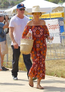 Rebecca Gayheart feet photo thumbnail