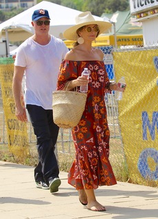 Rebecca Gayheart feet photo thumbnail