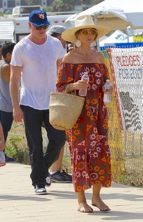 Rebecca Gayheart feet photo thumbnail