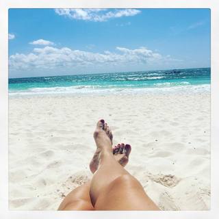 Rebecca Gayheart feet photo thumbnail