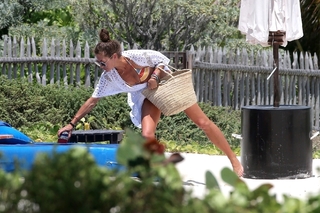 Rebecca Gayheart feet photo thumbnail