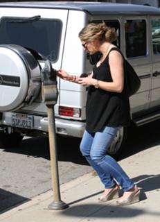 Rebecca Gayheart feet photo thumbnail