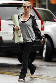 Rebecca Gayheart feet photo thumbnail