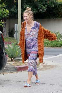 Rebecca Gayheart feet photo thumbnail