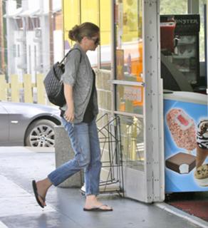 Rebecca Gayheart feet photo thumbnail