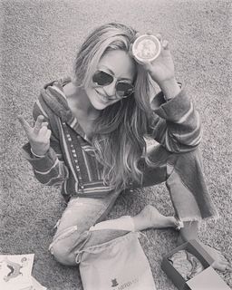 Rebecca Gayheart feet photo thumbnail