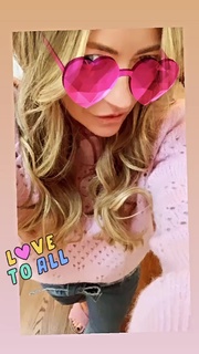 Rebecca Gayheart feet photo thumbnail