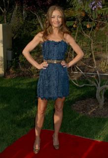 Rebecca Gayheart feet photo thumbnail