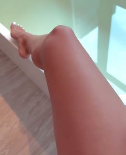Rebecca Ghaderi feet photo 16