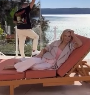 Rebecca Gibney feet photo 10