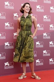 Rebecca Hall feet photo thumbnail