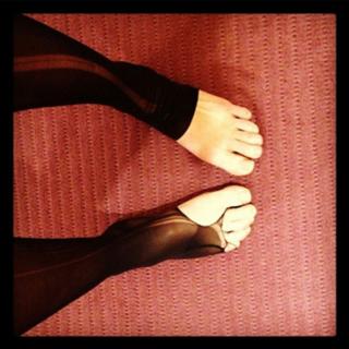 Rebecca Hall feet photo thumbnail