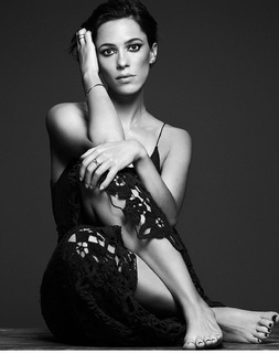 Rebecca Hall feet photo thumbnail