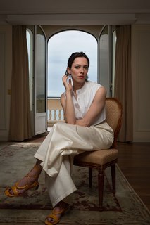 Rebecca Hall feet photo thumbnail