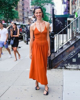 Rebecca Hall feet photo thumbnail