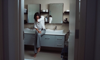 Rebecca Hall feet photo thumbnail