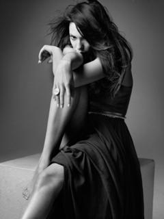 Rebecca Hall feet photo thumbnail