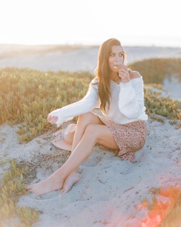 Rebecca Kufrin feet photo 2