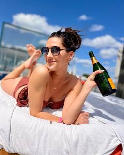 Rebecca Kufrin feet photo 1