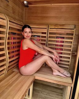 Rebecca Kufrin feet photo 17