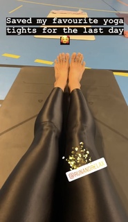 Rebecca Loos feet photo thumbnail