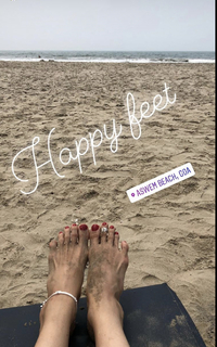 Rebecca Loos feet photo thumbnail