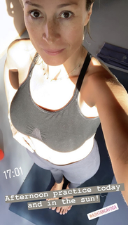 Rebecca Loos feet photo thumbnail