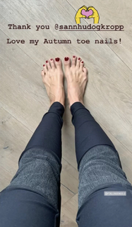 Rebecca Loos feet photo thumbnail
