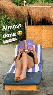 Rebecca Loos feet photo thumbnail