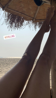 Rebecca Loos feet photo thumbnail