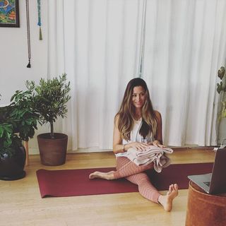 Rebecca Loos feet photo thumbnail