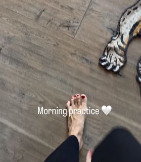 Rebecca Loos feet photo thumbnail