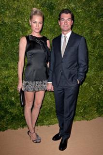 Rebecca Romijn feet photo thumbnail
