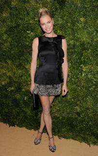 Rebecca Romijn feet photo thumbnail
