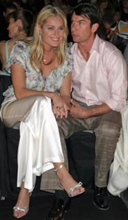 Rebecca Romijn feet photo thumbnail