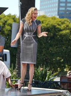Rebecca Romijn feet photo thumbnail
