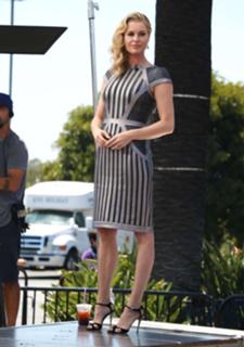 Rebecca Romijn feet photo thumbnail