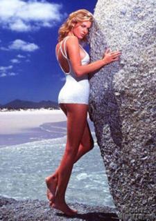 Rebecca Romijn feet photo thumbnail