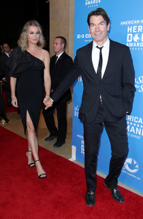 Rebecca Romijn feet photo thumbnail