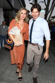 Rebecca Romijn feet photo thumbnail
