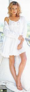 Rebecca Romijn feet photo thumbnail