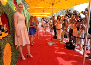 Rebecca Romijn feet photo thumbnail
