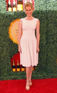 Rebecca Romijn feet photo thumbnail